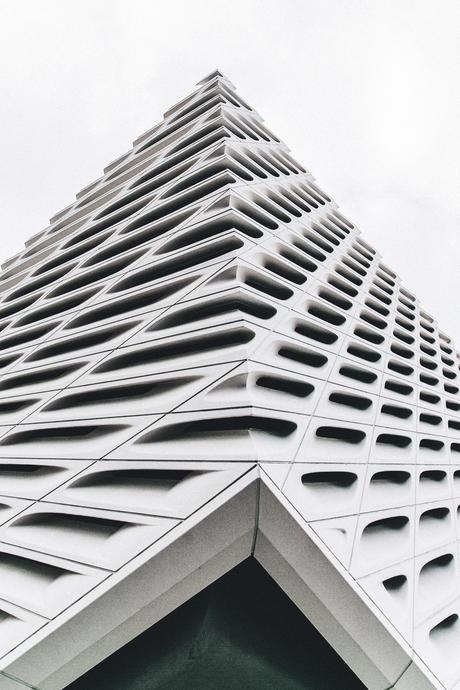Downtown Sandro_Paris-Suede_Jacket-Citizen_OF_Humanity_Jeans-Raye_Sandals-The_Broad-Downtown_Los_Angeles-Outfit-Street_Style-1