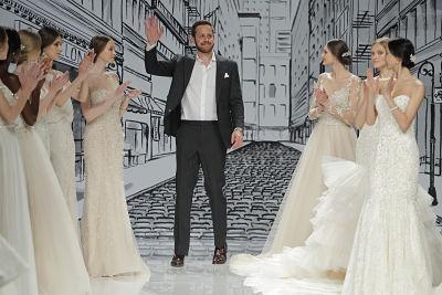 Final del desfile de Justin Alexander en la Barcelona Bridal Fashion Week