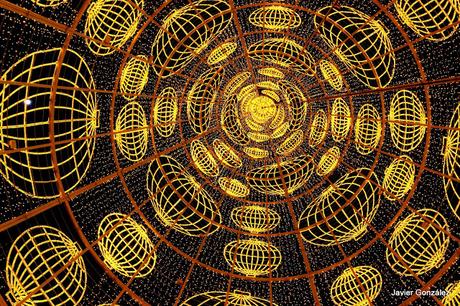 Árbol deNavidad de luz de la Puerta del Sol de Madrid Madrid se llena de luz en Navidad