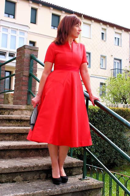 MIS LOOKS - VESTIDO ROJO MIDI TERIA YABAR SANTANDER MIS LOOKS - VESTIDO ROJO MIDI TERIA YABAR SANTANDER