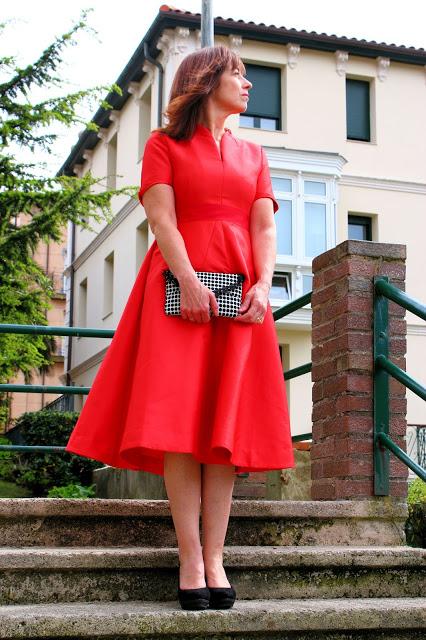MIS LOOKS - VESTIDO ROJO MIDI TERIA YABAR SANTANDER MIS LOOKS - VESTIDO ROJO MIDI TERIA YABAR SANTANDER