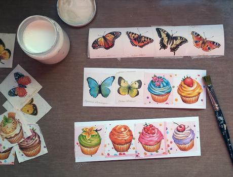 Scrapbooking truco: Adornos con servilletas de papel Scrapbooking truco: Adornos con servilletas de papel