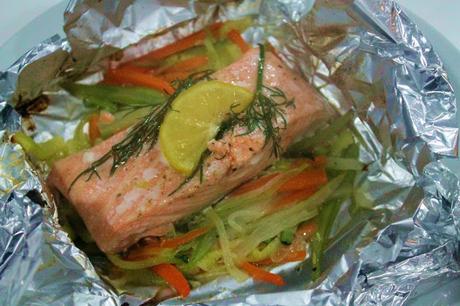 Salmón en papillote con verduras al eneldo.