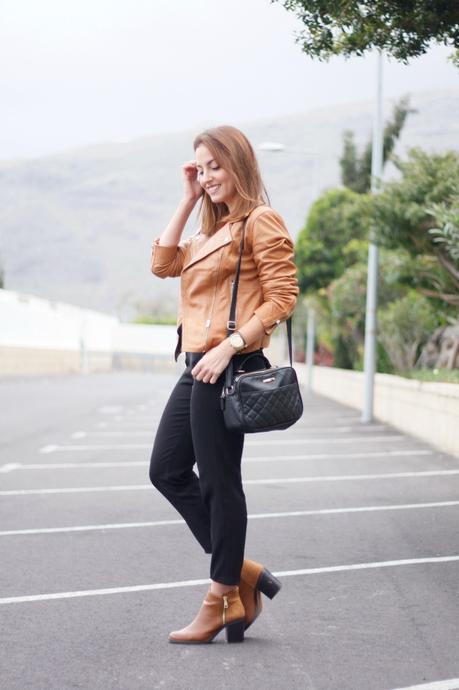 Negro con un toque camel Negro con un toque camel