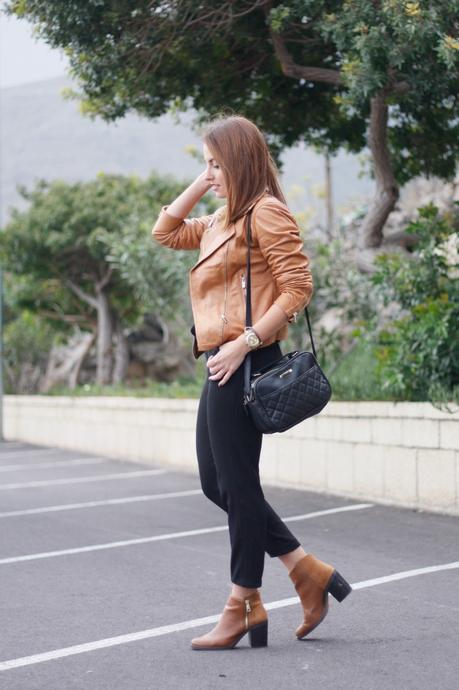 Negro con un toque camel Negro con un toque camel