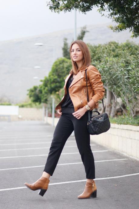 Negro con un toque camel Negro con un toque camel