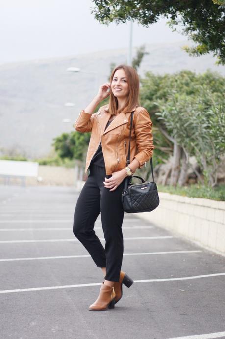 Negro con un toque camel Negro con un toque camel