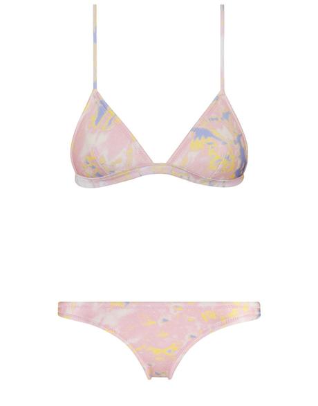 SUMMER IN LOVE WITH TRIANGL