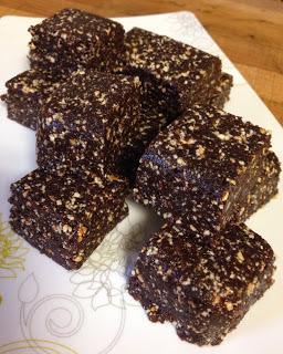 Cortados de cacao, avellana y dátil Cortados de cacao, avellana y dátil