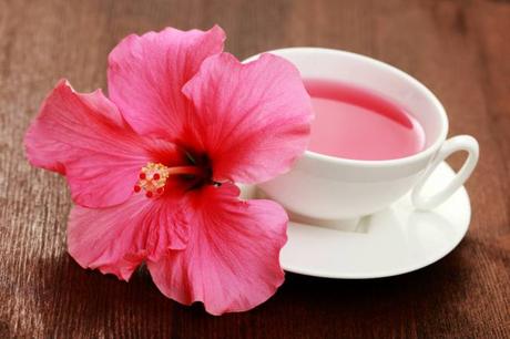 Motivos para tomar un té de hibisco cada día