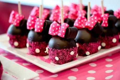 IDEAS PARA EL 1ºCUMPLEAÑOS DE DANIELA cake-pop-cumpleanos-minnie-mouse