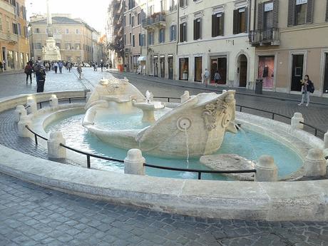 La Piazza di Spagna y alrededores : la Scalinata a Santa Trinità dei Monti: ¿quién corrió con los gastos?