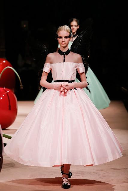 Vistete de bailarina con Undercover Vistete de bailarina con Undercover