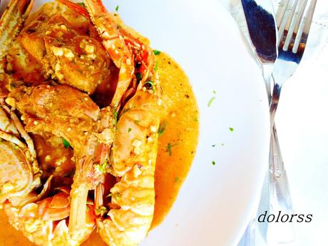 Conejo con cigalas y picada de almendras Conejo con cigalas y picada de almendras