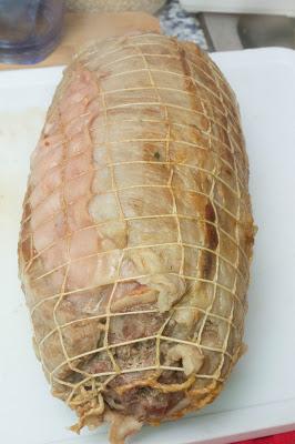 Redondo de ternera en salsa de verduras con patatas al horno Redondo de ternera en salsa de verduras con patatas al horno