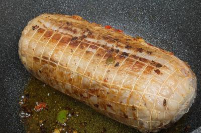 Redondo de ternera en salsa de verduras con patatas al horno Redondo de ternera en salsa de verduras con patatas al horno