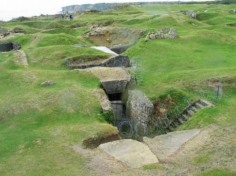 Los cráteres aun visibles de Pointe du Hoc, Normandía. Pointe du Hoc