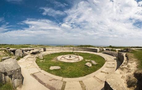 Los cráteres aun visibles de Pointe du Hoc, Normandía. Pointe du Hoc