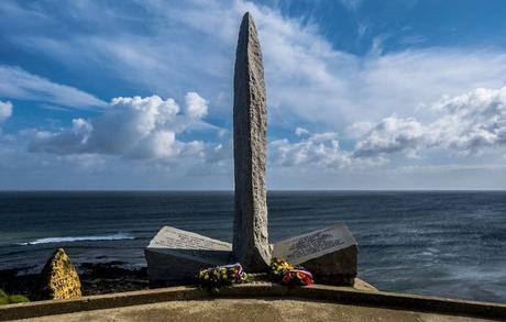 Los cráteres aun visibles de Pointe du Hoc, Normandía. Pointe du Hoc
