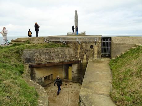 Los cráteres aun visibles de Pointe du Hoc, Normandía. Pointe du Hoc
