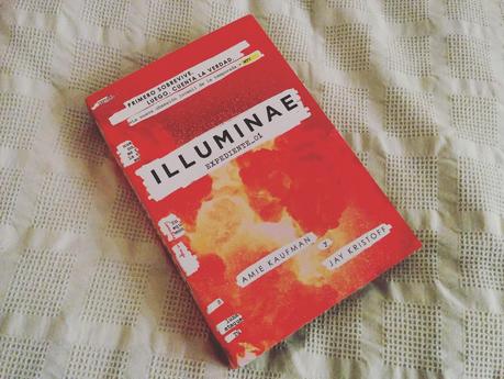 Reseña: Illuminae - Amie Kaufman & Jay Kristoff Reseña: Illuminae - Amie Kaufman & Jay Kristoff