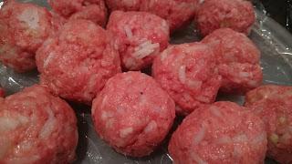 TEFTELI, ALBÓNDIGAS RUSAS CON SALSA DE TOMATE (El acorazado Potemkin) TEFTELI, ALBÓNDIGAS RUSAS CON SALSA DE TOMATE (El acorazado Potemkin)