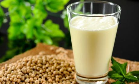 Tomar o no tomar leche de vaca o cabra Tomar o no tomar leche de vaca o cabra