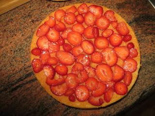 TARTA DE FRESAS Y NATA TARTA DE FRESAS Y NATA