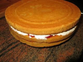 TARTA DE FRESAS Y NATA TARTA DE FRESAS Y NATA