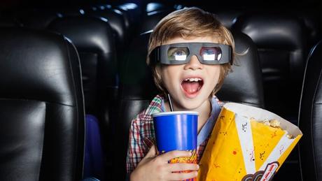 ¿Cuál es la mejor edad para llevar niños al cine?