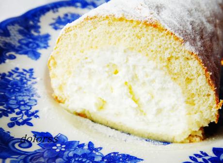 Brazo de gitano relleno de nata Brazo de gitano relleno de nata