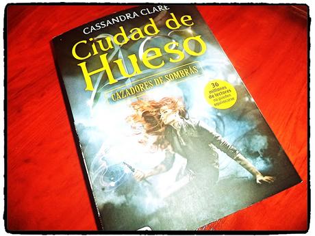 Reseña: Ciudad de hueso (cazadores de sombras 1)