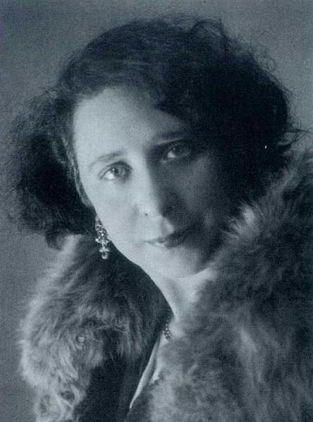 Una artista en las cortes, Margarita Nelken (1896-1942)