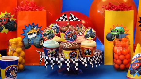 Celebra un cumpleaños de Blaze y los Monster Machines Celebra un cumpleaños de Blaze y los Monster Machines