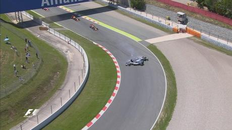 Desastre en el equipo Mercedes, Hamilton y Rosberg colisionan en la curva 4 de la primera vuelta - Video incluído Desastre en el equipo Mercedes, Hamilton y Rosberg colisionan en la curva 4 de la primera vuelta - Video incluído