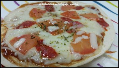 Pizza en sartén con tortillas de trigo