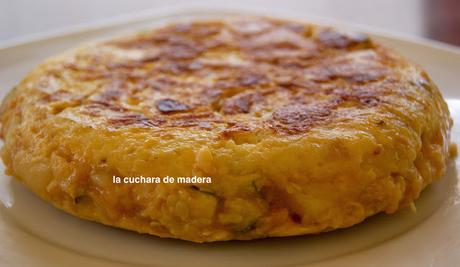 TORTILLA ESPAÑOLA CON CEBOLLA Y CALABACIN TORTILLA ESPAÑOLA CON CEBOLLA Y CALABACIN