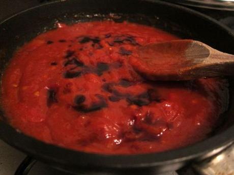 Currywurst casero y patatas fritas al estilo alemán currywurst-casero-con-patatas-fritas-estilo-aleman-08