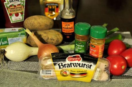 Currywurst casero y patatas fritas al estilo alemán currywurst-casero-con-patatas-fritas-estilo-aleman-02