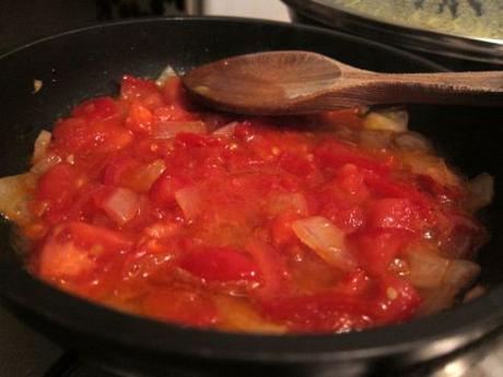 Currywurst casero y patatas fritas al estilo alemán currywurst-casero-con-patatas-fritas-estilo-aleman-06