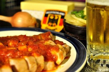 Currywurst casero y patatas fritas al estilo alemán currywurst-casero-con-patatas-fritas-estilo-aleman-16