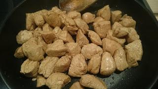 POLLO EN SALSA DE LIMÓN SOBRE QUINOA (Cítricamente tuyo) POLLO EN SALSA DE LIMÓN SOBRE QUINOA (Cítricamente tuyo)