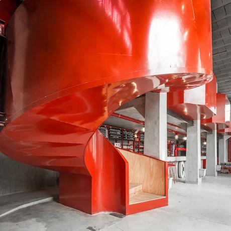 Cervecería Capitán Central: la transformación de una estación de policía en un impresionante bar de estética industrial Cervecería Capitán Central: la transformación de una estación de policía en un impresionante bar de estética industrial