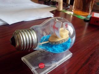 HERMOSO DECORATIVO DE BARCO DENTRO DE BOMBILLA HECHO EN CASA HERMOSO DECORATIVO DE BARCO DENTRO DE BOMBILLA HECHO EN CASA