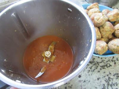 Albóndigas en salsa española