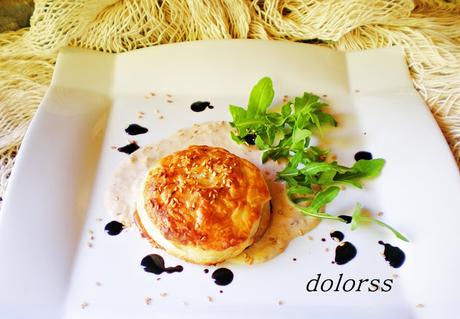 Hojaldre de puerros, pera y gorgonzola con su salsa Hojaldre de puerros, pera y gorgonzola con su salsa