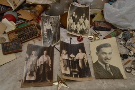 Una casa abandonada con un tesoro y un fotógrafo con gran corazón. casa abandonada con un tesoro