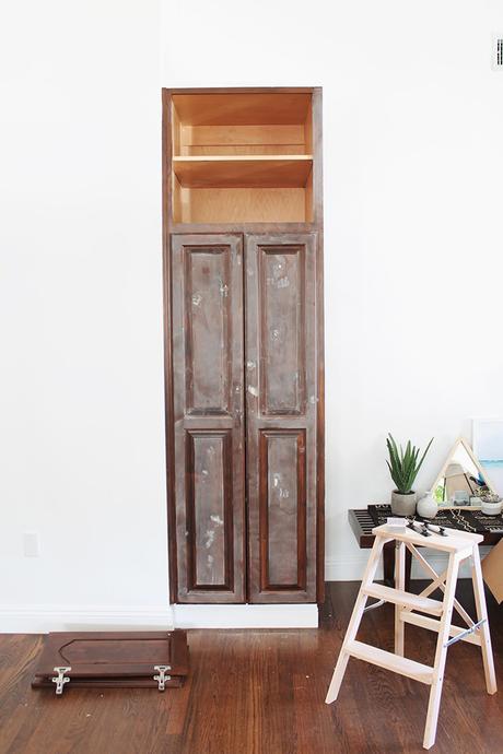 DIY: transforma un armario anticuado en un precioso armario con estantes DIY: transforma un armario anticuado en un precioso armario con estantes