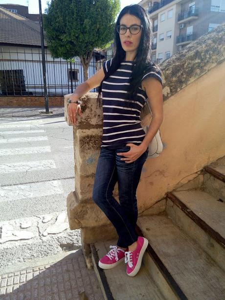 Zapatillas De Lona+Jeans+Camiseta De Rayas= C+A+S+U+A+L+O+O+K+S+P+O+R+T+Y