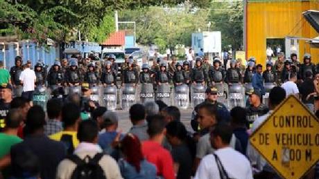 Represión brutal en Venezuela ahora! Represión brutal en Venezuela ahora!